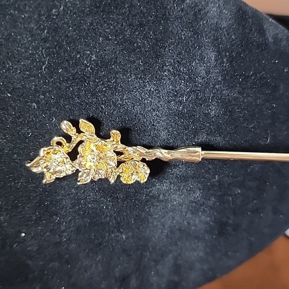 Gold Floral Hair Styling Stick - Picture 3 of 4